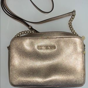 Crossbody gold Michael Kors purse
